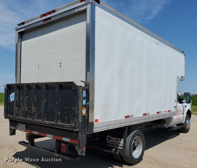 image for item DF5618 2004 Ford F450 Super Duty XL  box truck
