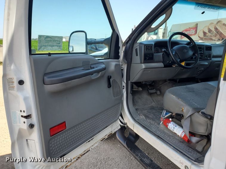 image for item DF5618 2004 Ford F450 Super Duty XL  box truck