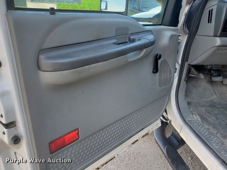 image for item DF5618 2004 Ford F450 Super Duty XL  box truck