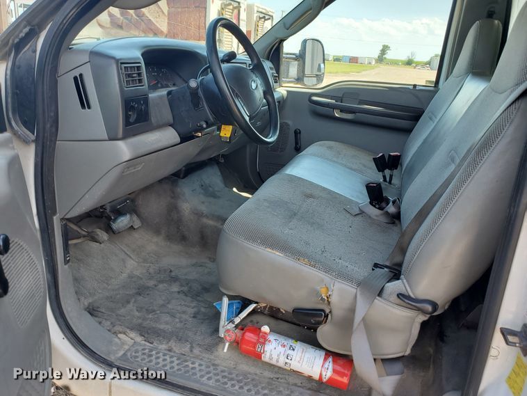 image for item DF5618 2004 Ford F450 Super Duty XL  box truck