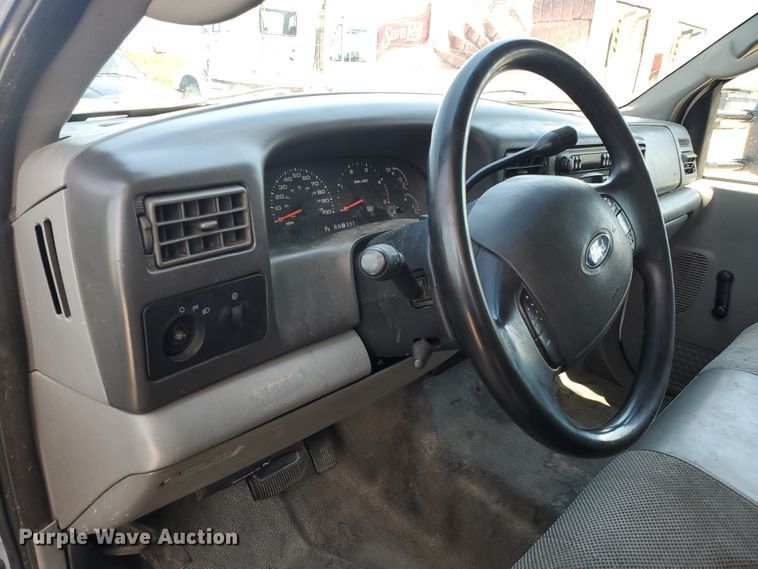 image for item DF5618 2004 Ford F450 Super Duty XL  box truck