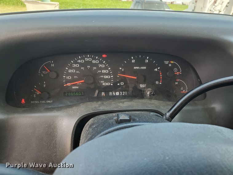 image for item DF5618 2004 Ford F450 Super Duty XL  box truck