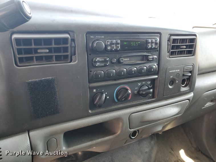 image for item DF5618 2004 Ford F450 Super Duty XL  box truck