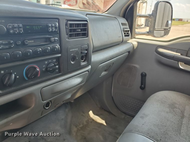 image for item DF5618 2004 Ford F450 Super Duty XL  box truck