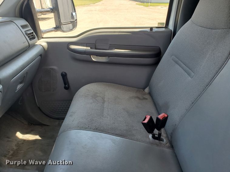 image for item DF5618 2004 Ford F450 Super Duty XL  box truck