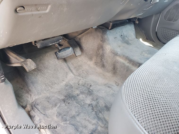 image for item DF5618 2004 Ford F450 Super Duty XL  box truck