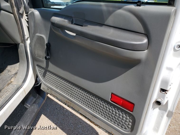 image for item DF5618 2004 Ford F450 Super Duty XL  box truck