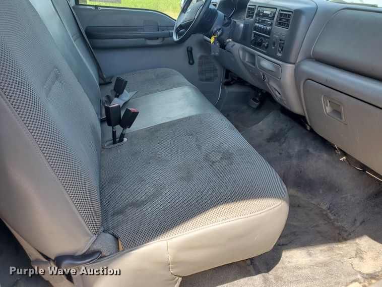 image for item DF5618 2004 Ford F450 Super Duty XL  box truck