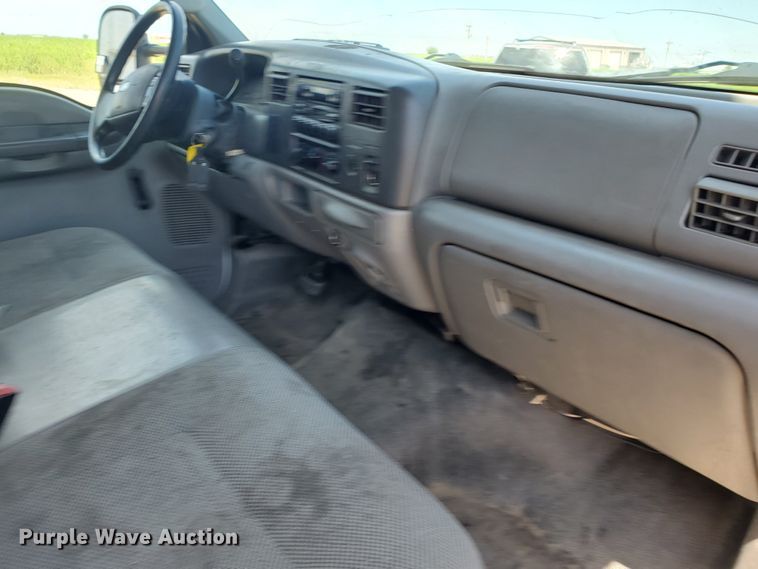 image for item DF5618 2004 Ford F450 Super Duty XL  box truck