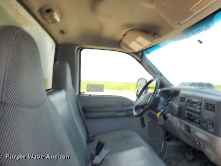 image for item DF5618 2004 Ford F450 Super Duty XL  box truck