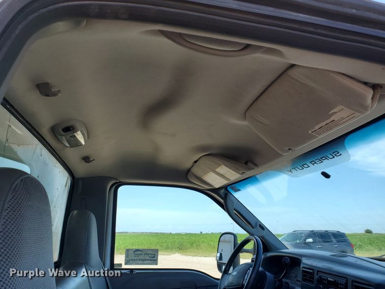 image for item DF5618 2004 Ford F450 Super Duty XL  box truck