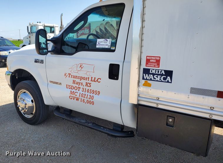 image for item DF5618 2004 Ford F450 Super Duty XL  box truck