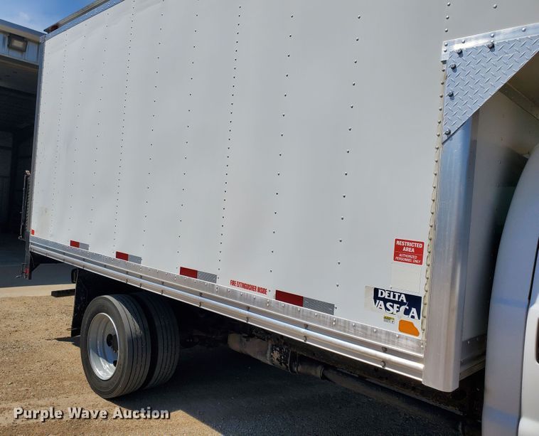 image for item DF5618 2004 Ford F450 Super Duty XL  box truck