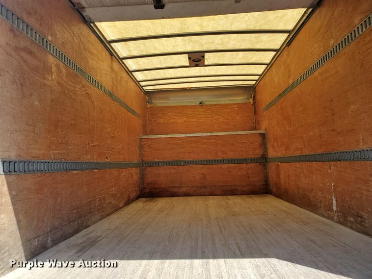 image for item DF5618 2004 Ford F450 Super Duty XL  box truck