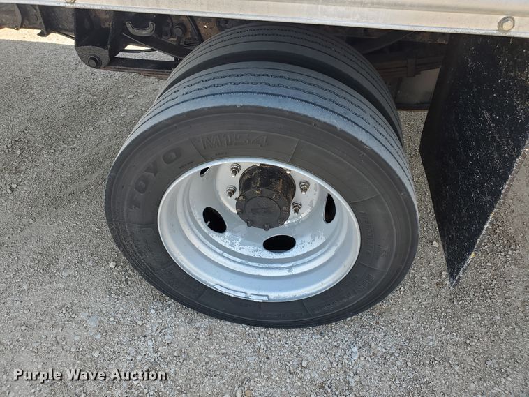 image for item DF5618 2004 Ford F450 Super Duty XL  box truck