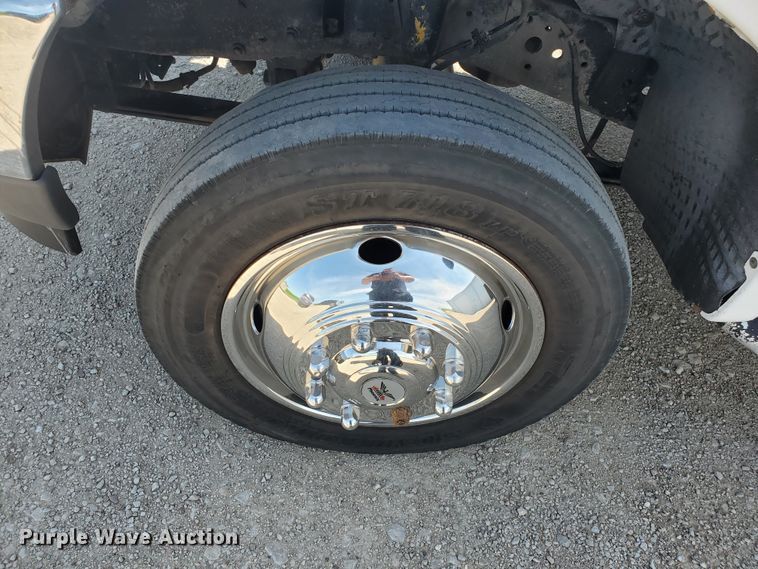 image for item DF5618 2004 Ford F450 Super Duty XL  box truck