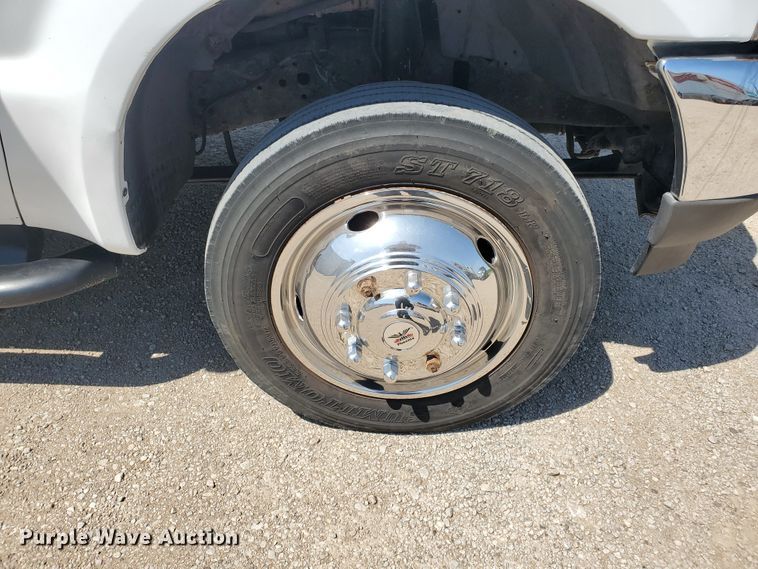 image for item DF5618 2004 Ford F450 Super Duty XL  box truck