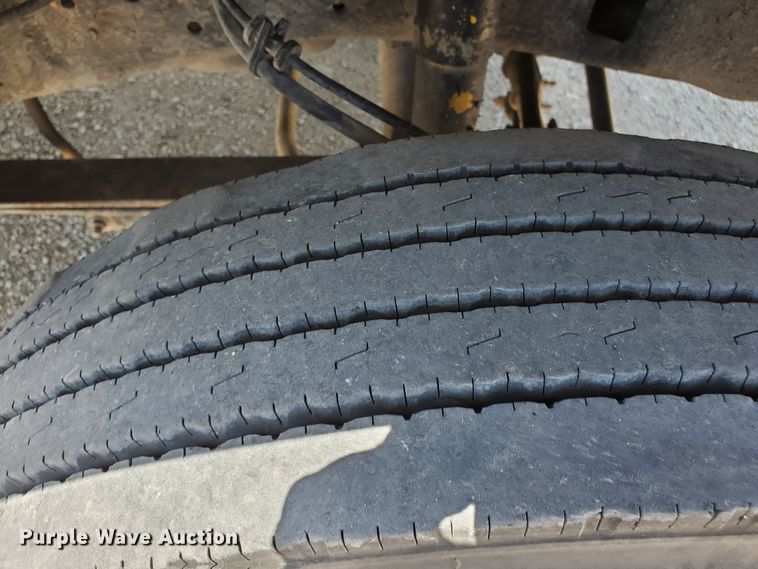 image for item DF5618 2004 Ford F450 Super Duty XL  box truck