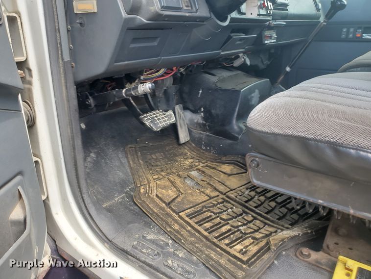 image for item DF7530 1998 Chevrolet C6500  rollback truck