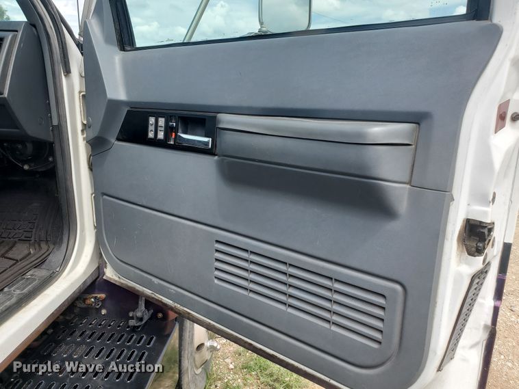 image for item DF7530 1998 Chevrolet C6500  rollback truck