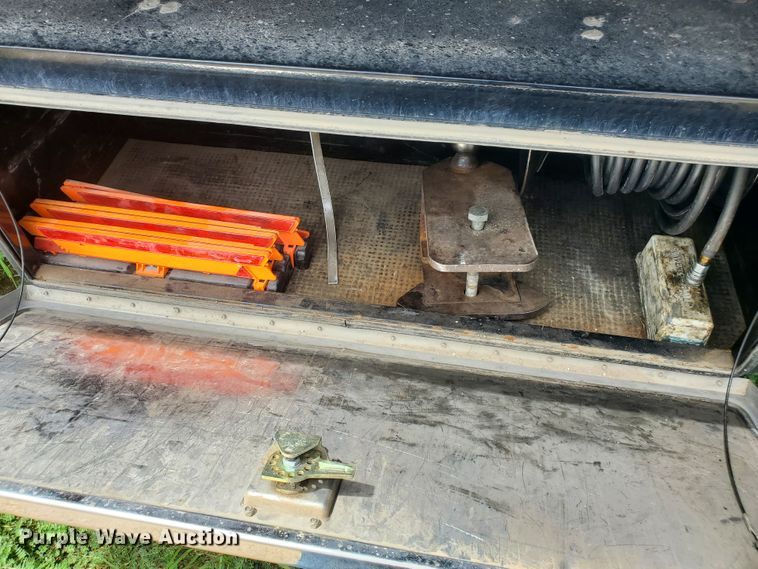 image for item DF7530 1998 Chevrolet C6500  rollback truck