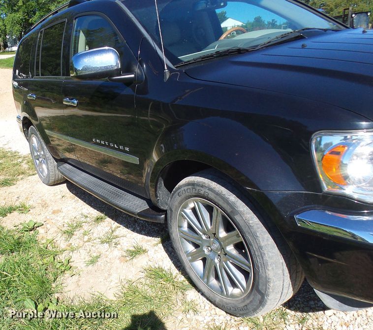 image for item DG2053 2008 Chrysler Aspen  SUV