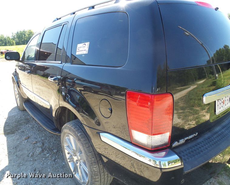 image for item DG2053 2008 Chrysler Aspen  SUV