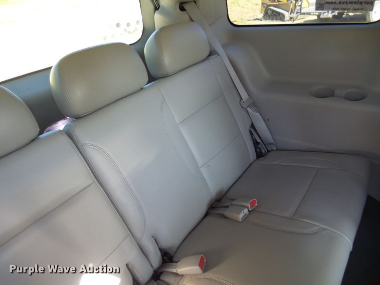 image for item DG2053 2008 Chrysler Aspen  SUV