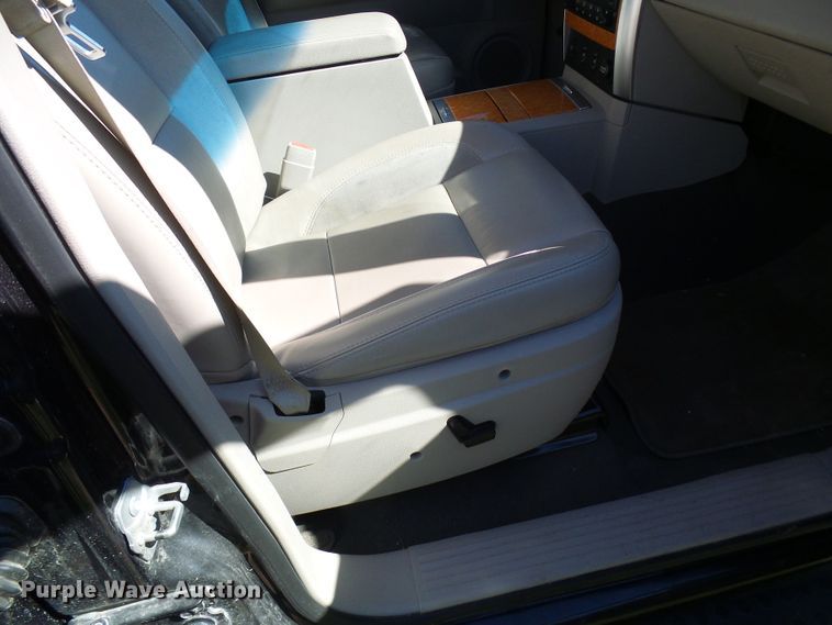 image for item DG2053 2008 Chrysler Aspen  SUV