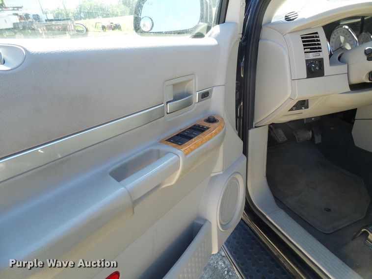 image for item DG2053 2008 Chrysler Aspen  SUV