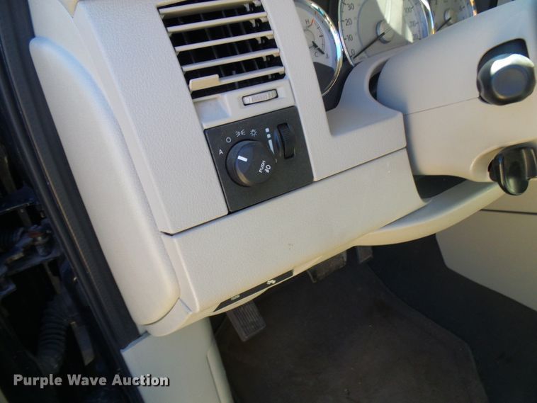 image for item DG2053 2008 Chrysler Aspen  SUV
