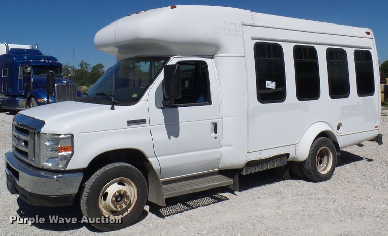image for item DG2063 2009 Ford E350 Super Duty  shuttle bus