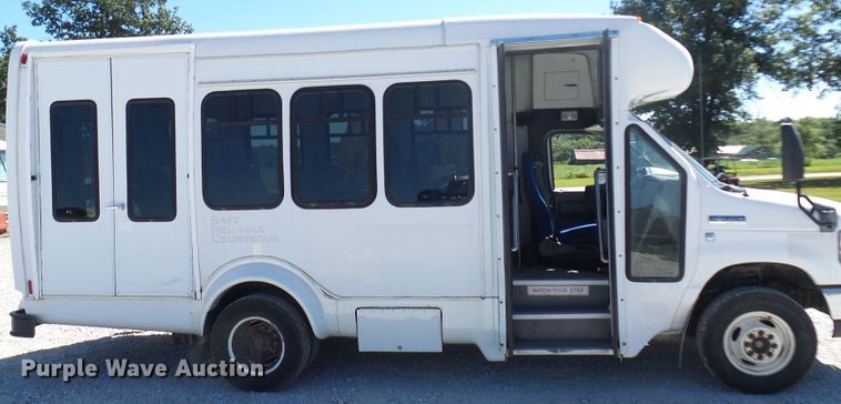 image for item DG2063 2009 Ford E350 Super Duty  shuttle bus