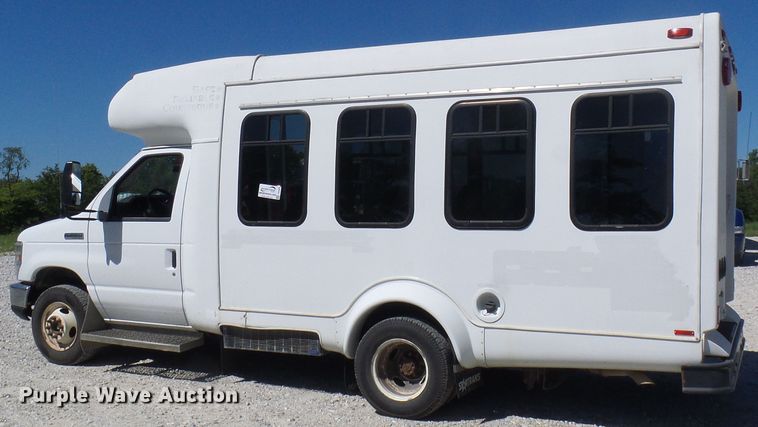 image for item DG2063 2009 Ford E350 Super Duty  shuttle bus