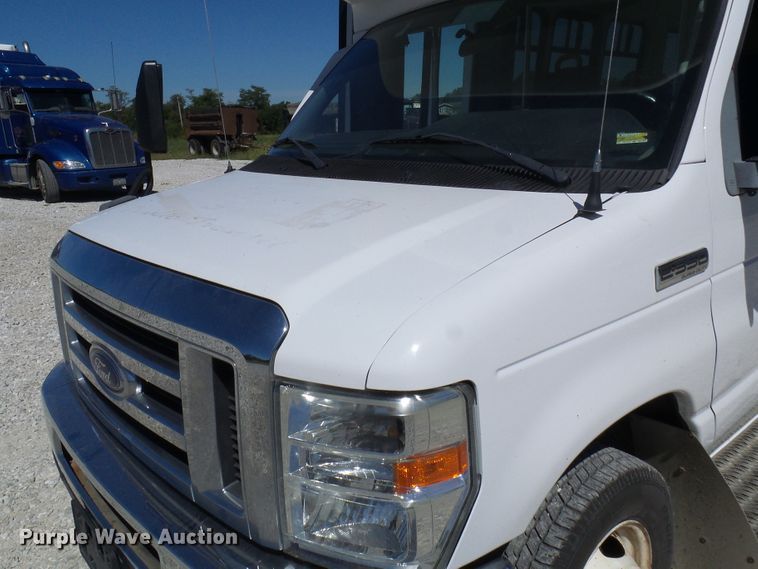 image for item DG2063 2009 Ford E350 Super Duty  shuttle bus
