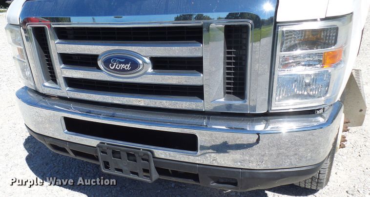 image for item DG2063 2009 Ford E350 Super Duty  shuttle bus