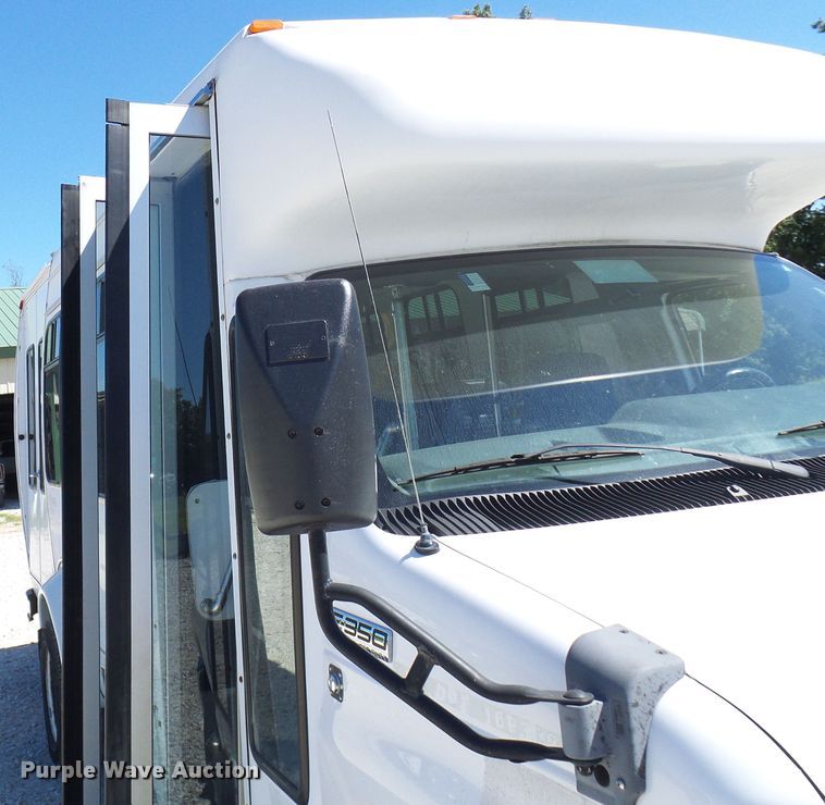 image for item DG2063 2009 Ford E350 Super Duty  shuttle bus
