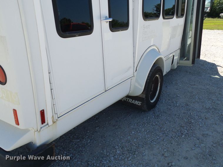 image for item DG2063 2009 Ford E350 Super Duty  shuttle bus