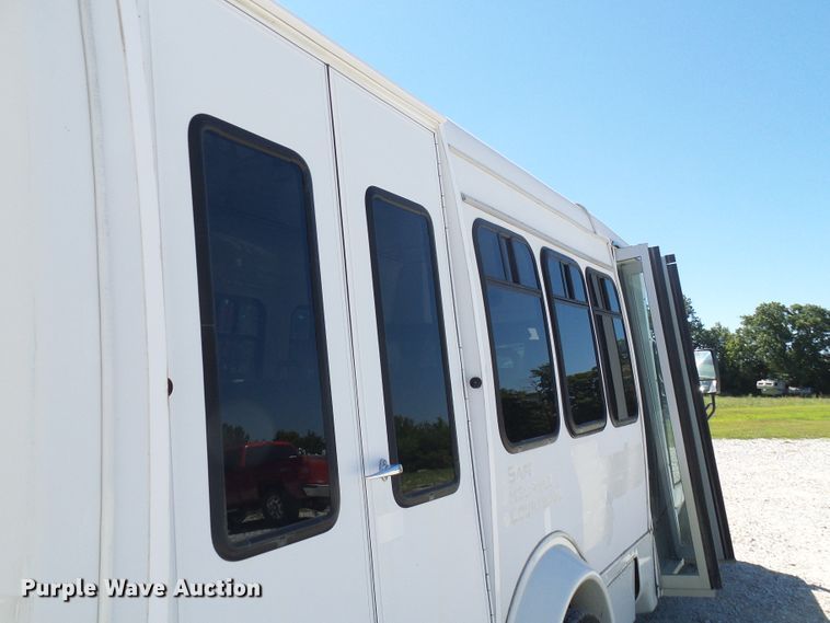 image for item DG2063 2009 Ford E350 Super Duty  shuttle bus