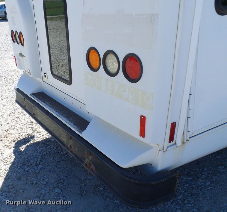 image for item DG2063 2009 Ford E350 Super Duty  shuttle bus