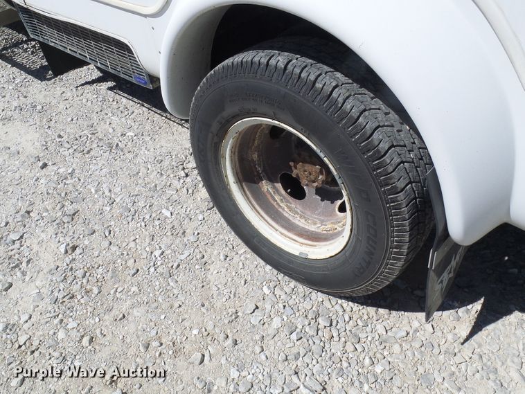 image for item DG2063 2009 Ford E350 Super Duty  shuttle bus