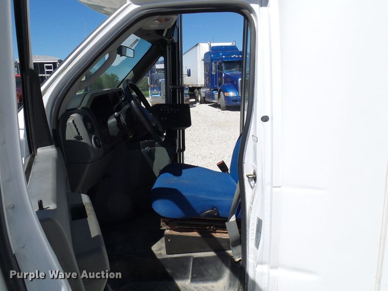 image for item DG2063 2009 Ford E350 Super Duty  shuttle bus