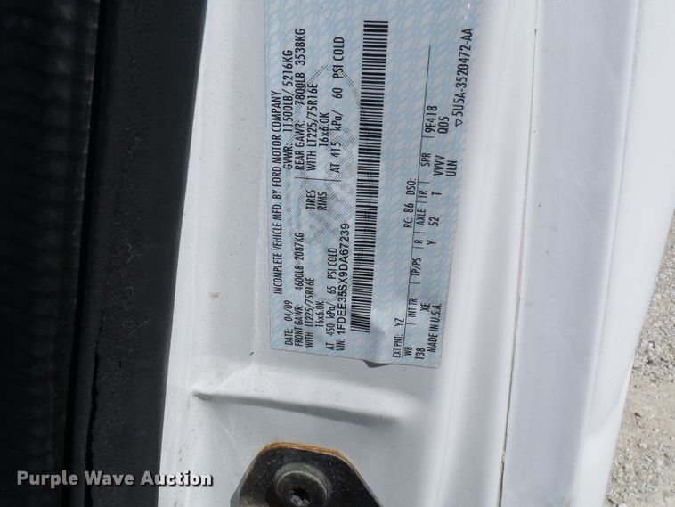 image for item DG2063 2009 Ford E350 Super Duty  shuttle bus