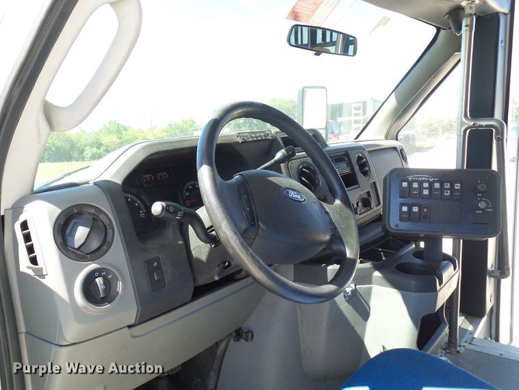 image for item DG2063 2009 Ford E350 Super Duty  shuttle bus