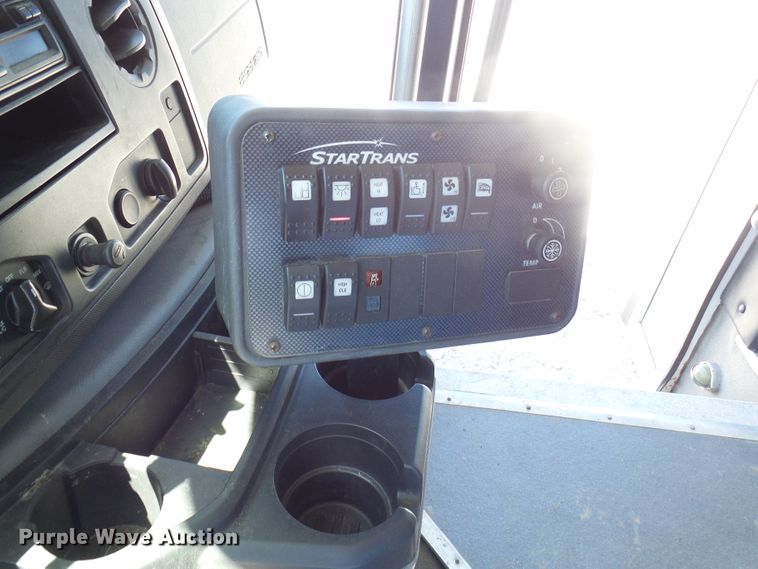 image for item DG2063 2009 Ford E350 Super Duty  shuttle bus