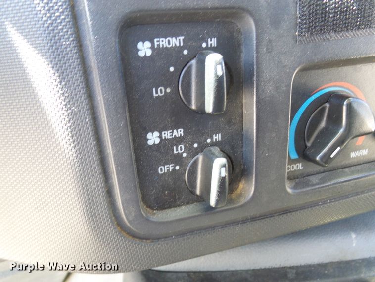 image for item DG2063 2009 Ford E350 Super Duty  shuttle bus