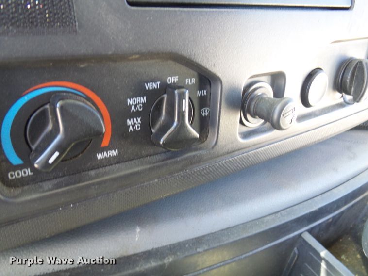 image for item DG2063 2009 Ford E350 Super Duty  shuttle bus