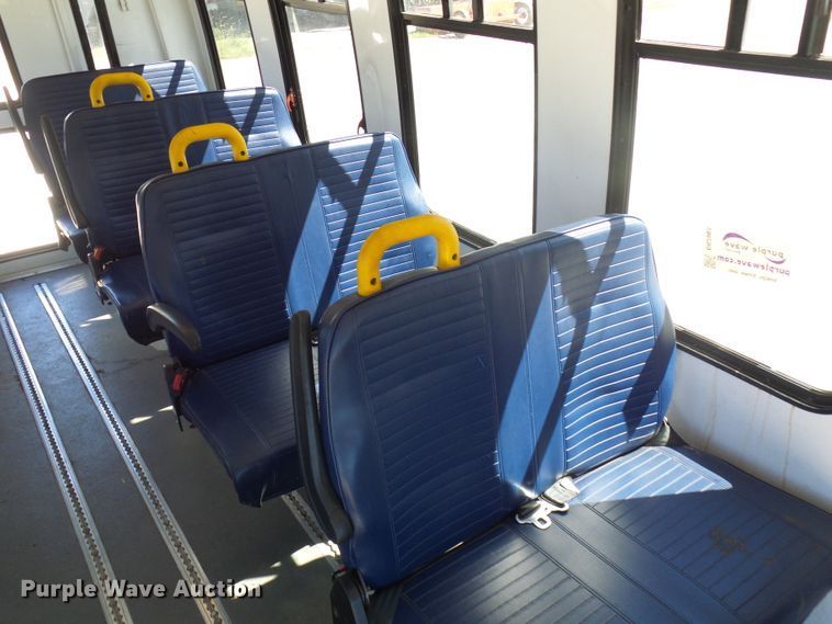 image for item DG2063 2009 Ford E350 Super Duty  shuttle bus