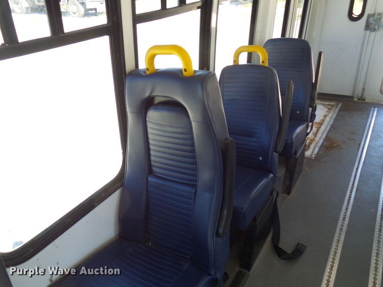 image for item DG2063 2009 Ford E350 Super Duty  shuttle bus