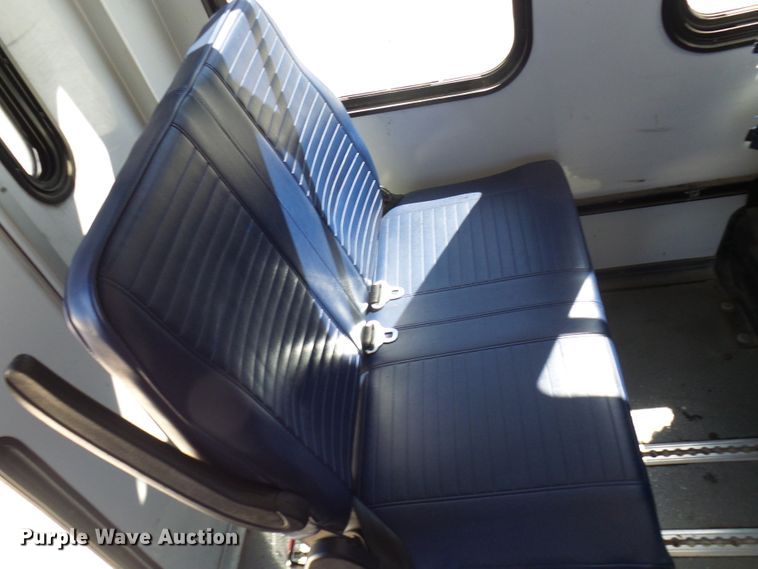 image for item DG2063 2009 Ford E350 Super Duty  shuttle bus